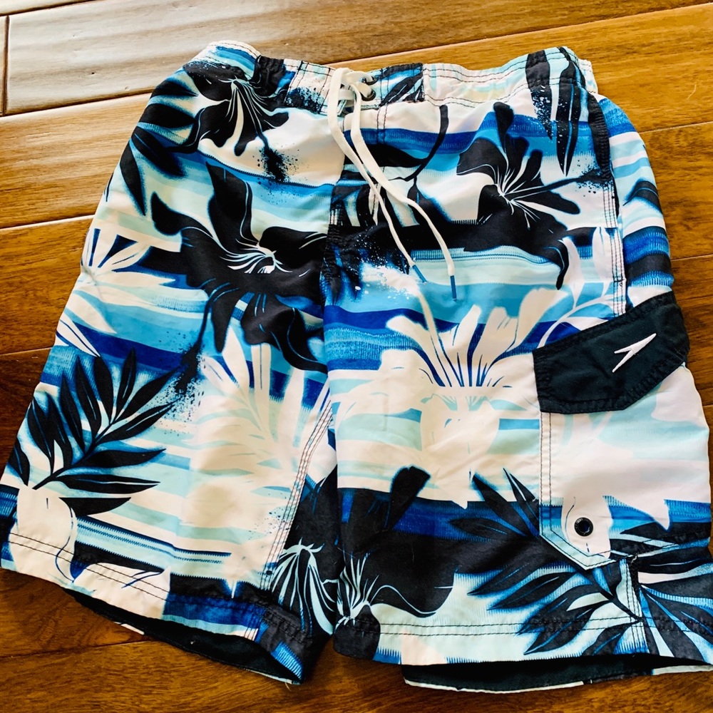 Men’s SPEEDO Swim Trunks w/ Extra Cargo pocket EUC